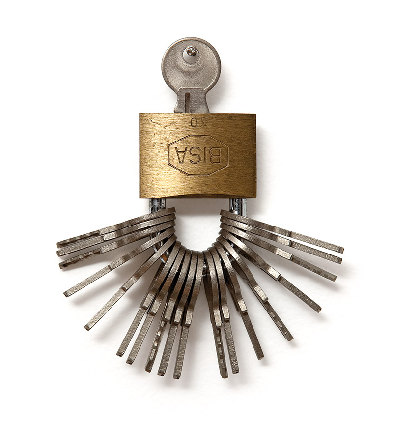 Sem título, s/d cadeado e chaves 9 × 7,5 × 1,8 cm