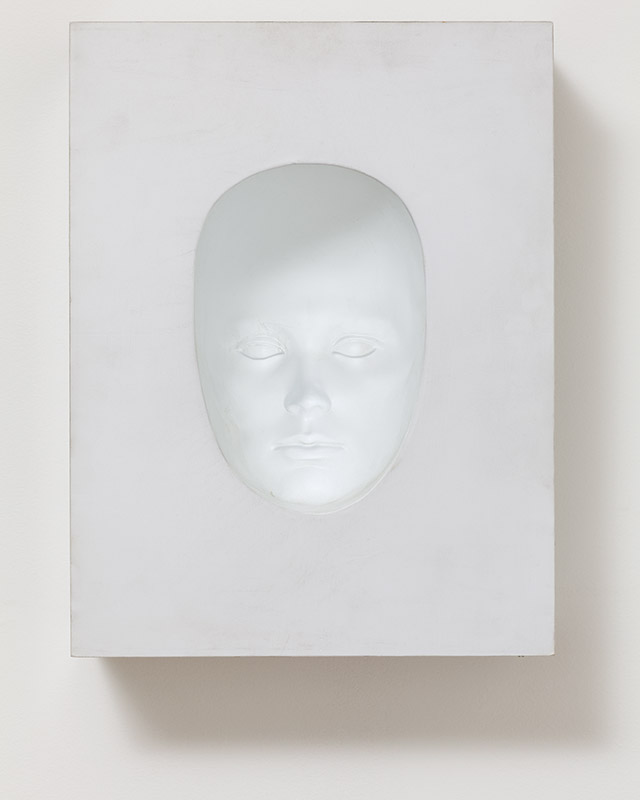 Máscara, s/d Madeira, fórmica, plástico e tinta esmalte 41,2 × 31 × 11 cm